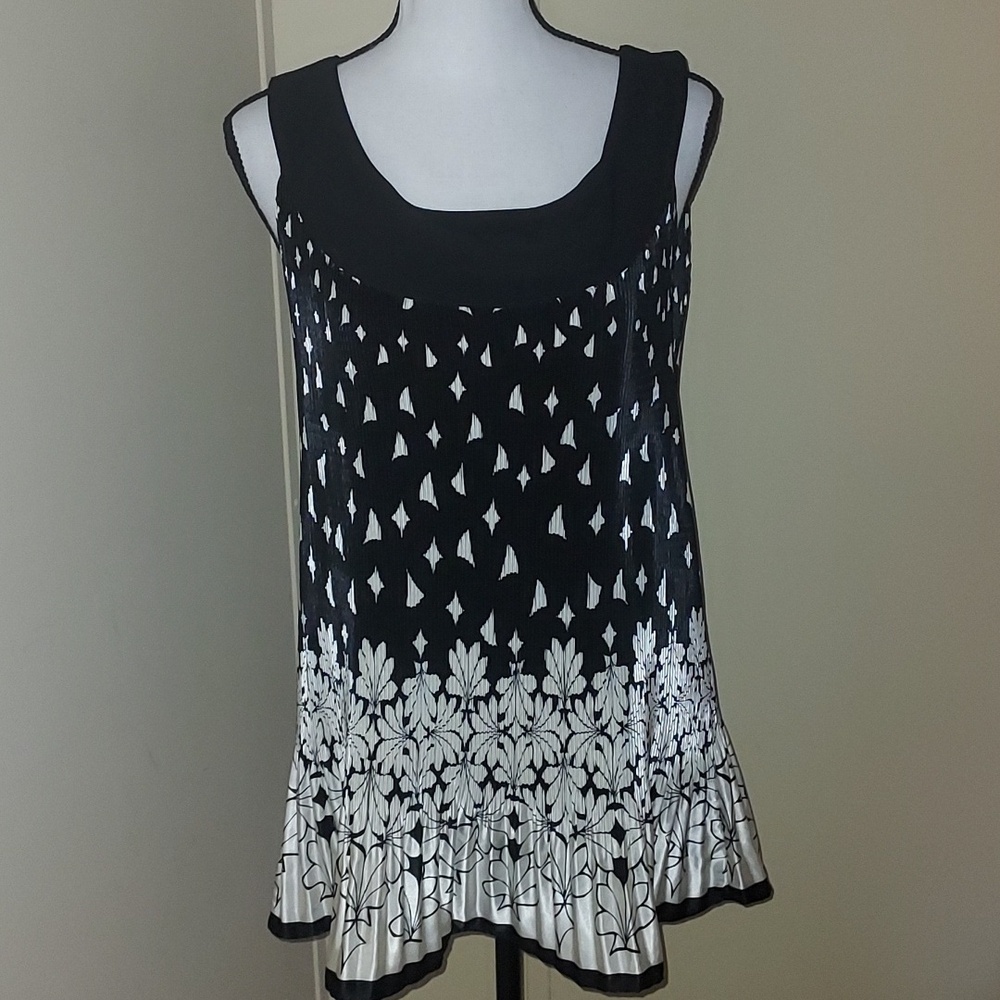 Black & White Floral Border Sleeveless Blouse